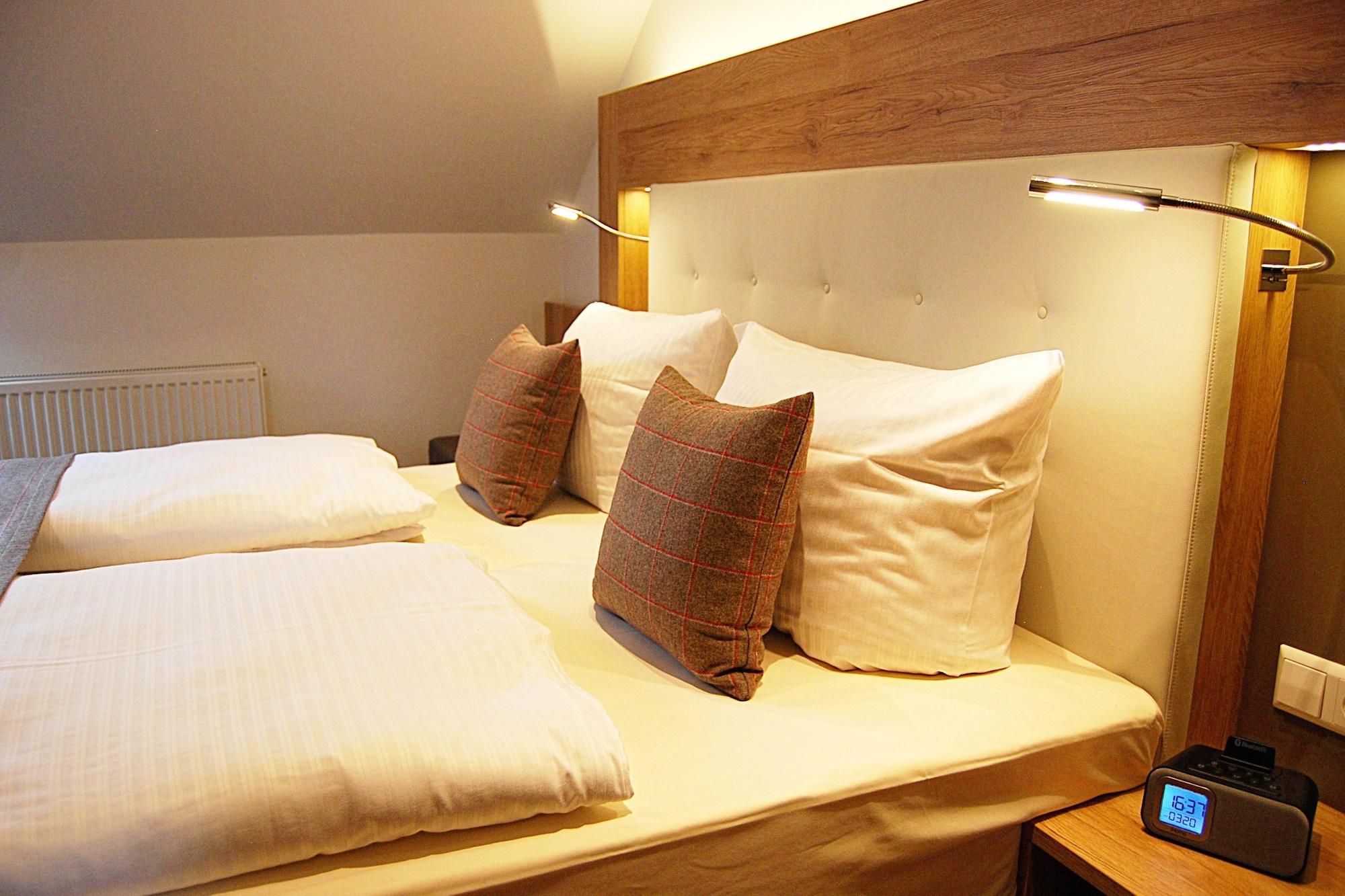 Hotel Am Martinsberg Andernach Bagian luar foto