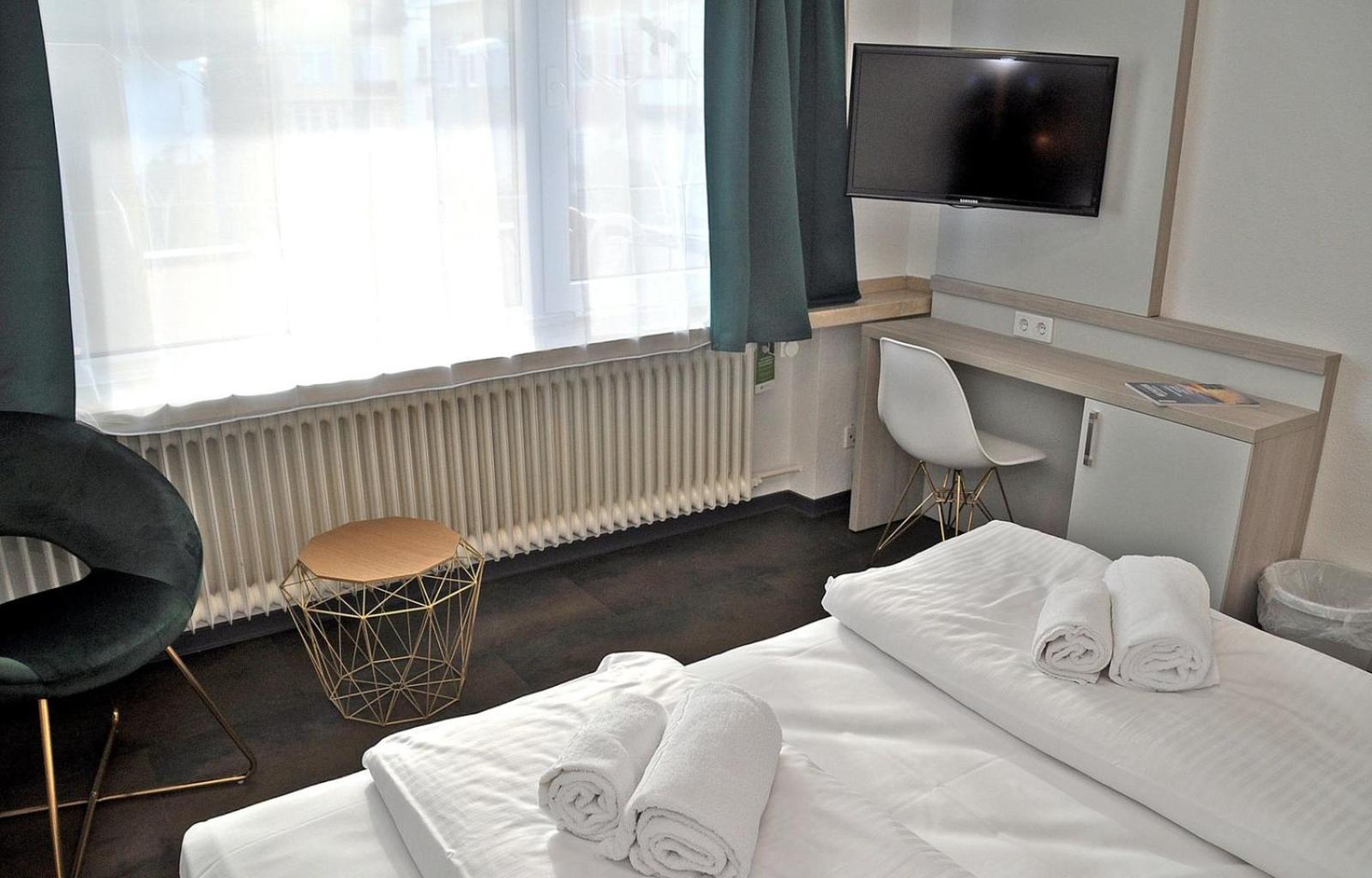 Hotel Am Martinsberg Andernach Bagian luar foto