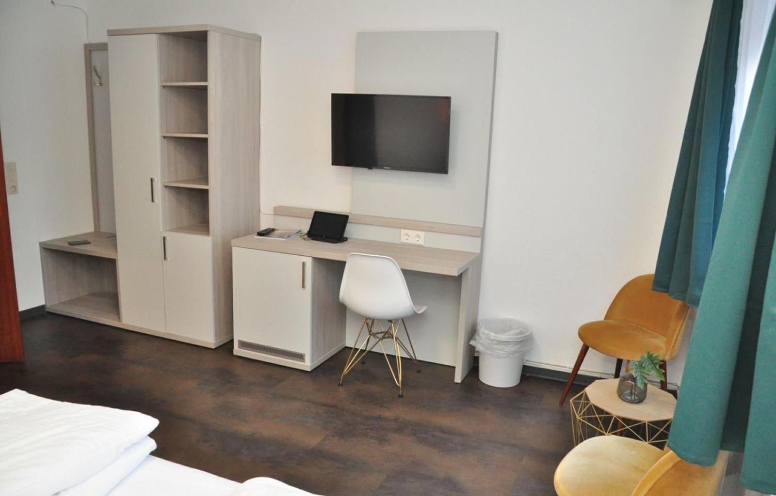 Hotel Am Martinsberg Andernach Bagian luar foto