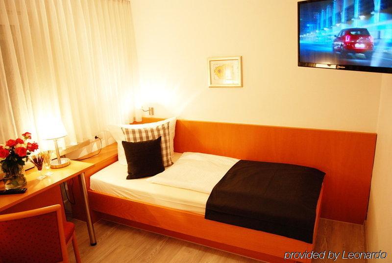 Hotel Am Martinsberg Andernach Bagian luar foto