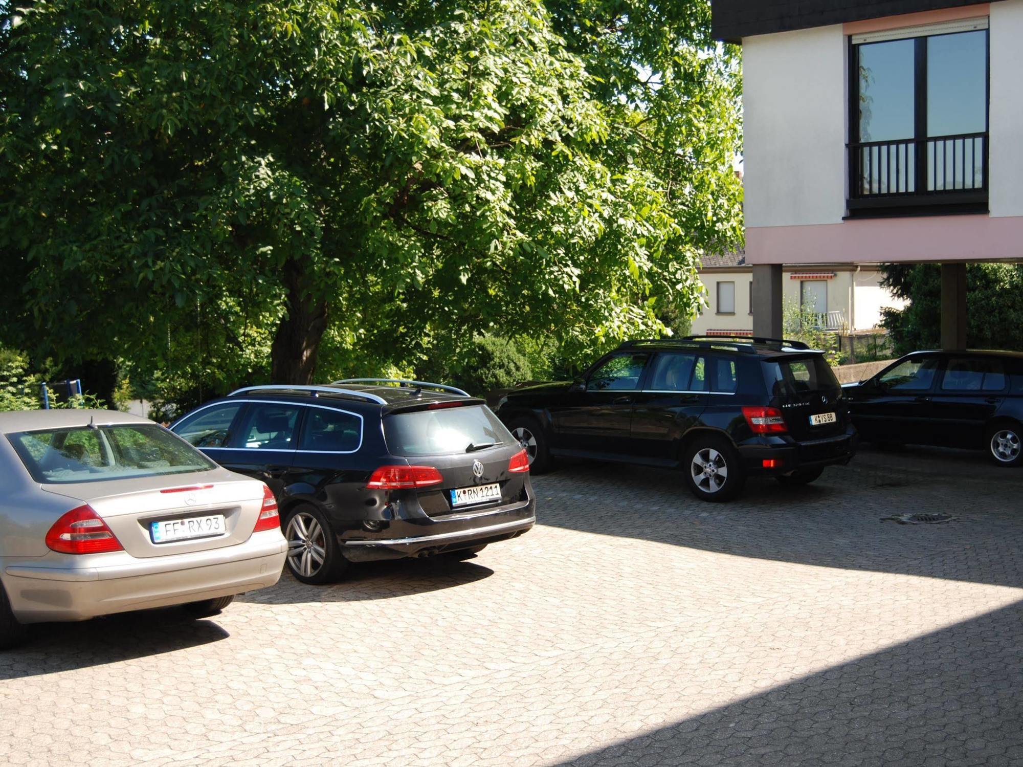 Hotel Am Martinsberg Andernach Bagian luar foto