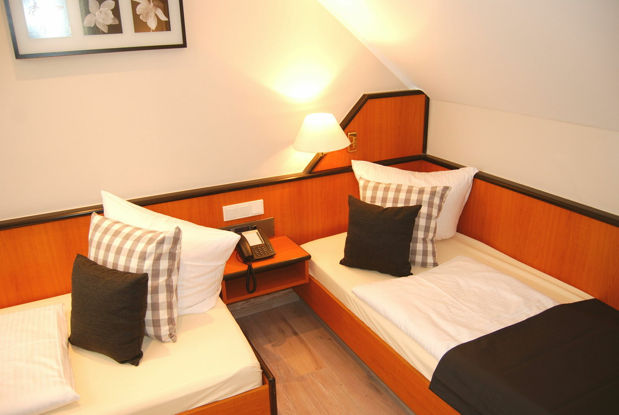 Hotel Am Martinsberg Andernach Bagian luar foto