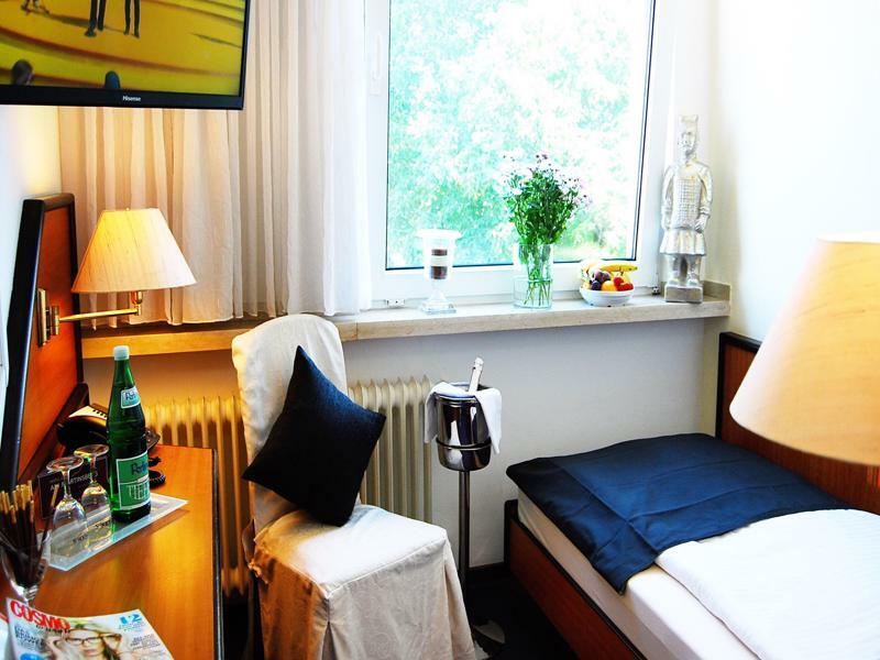 Hotel Am Martinsberg Andernach Bagian luar foto