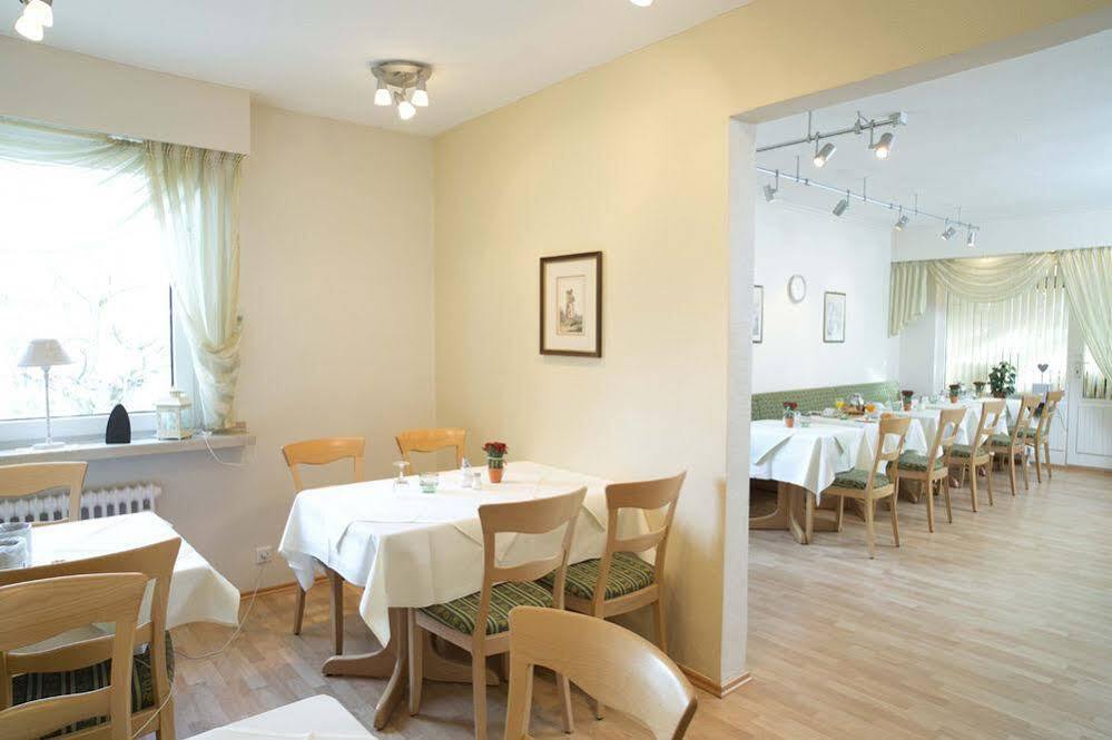 Hotel Am Martinsberg Andernach Bagian luar foto