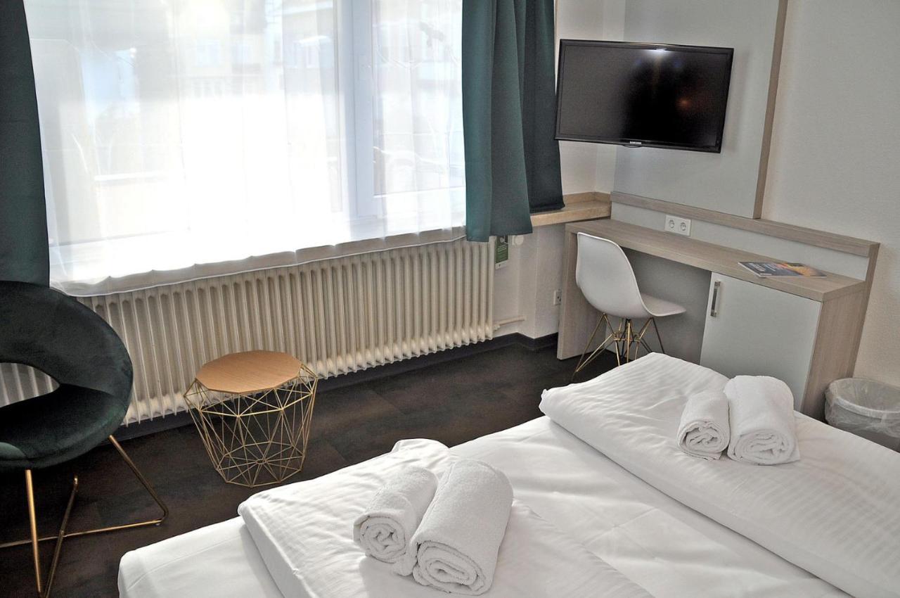Hotel Am Martinsberg Andernach Bagian luar foto