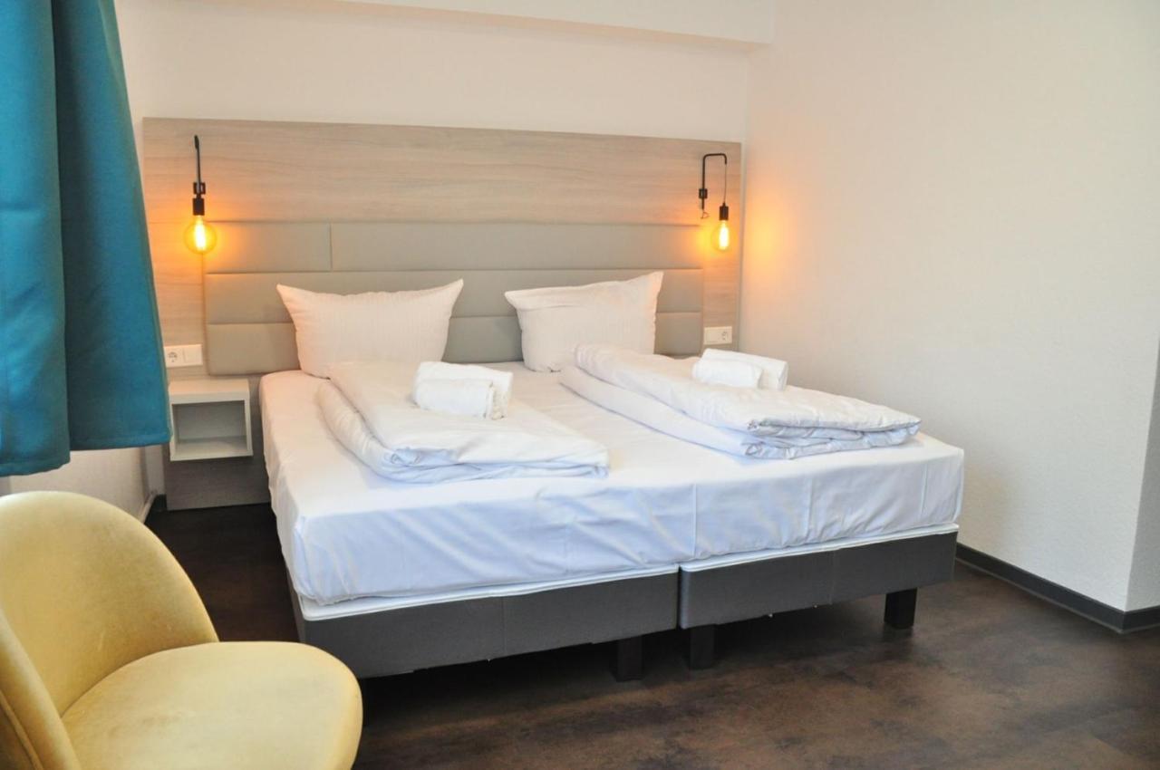 Hotel Am Martinsberg Andernach Bagian luar foto